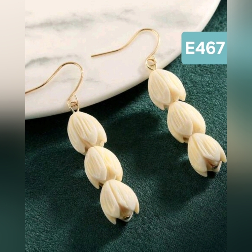 E467 short 3 pikake earrings